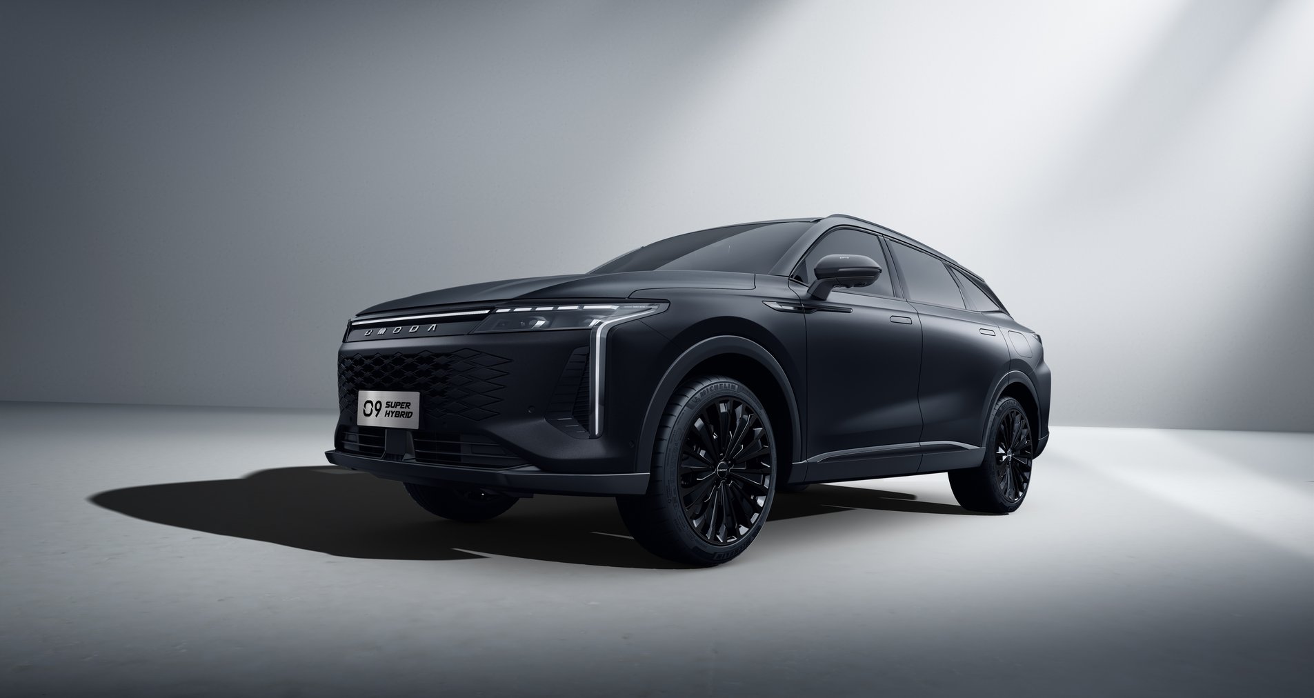 EXCLUSIVE BLACK